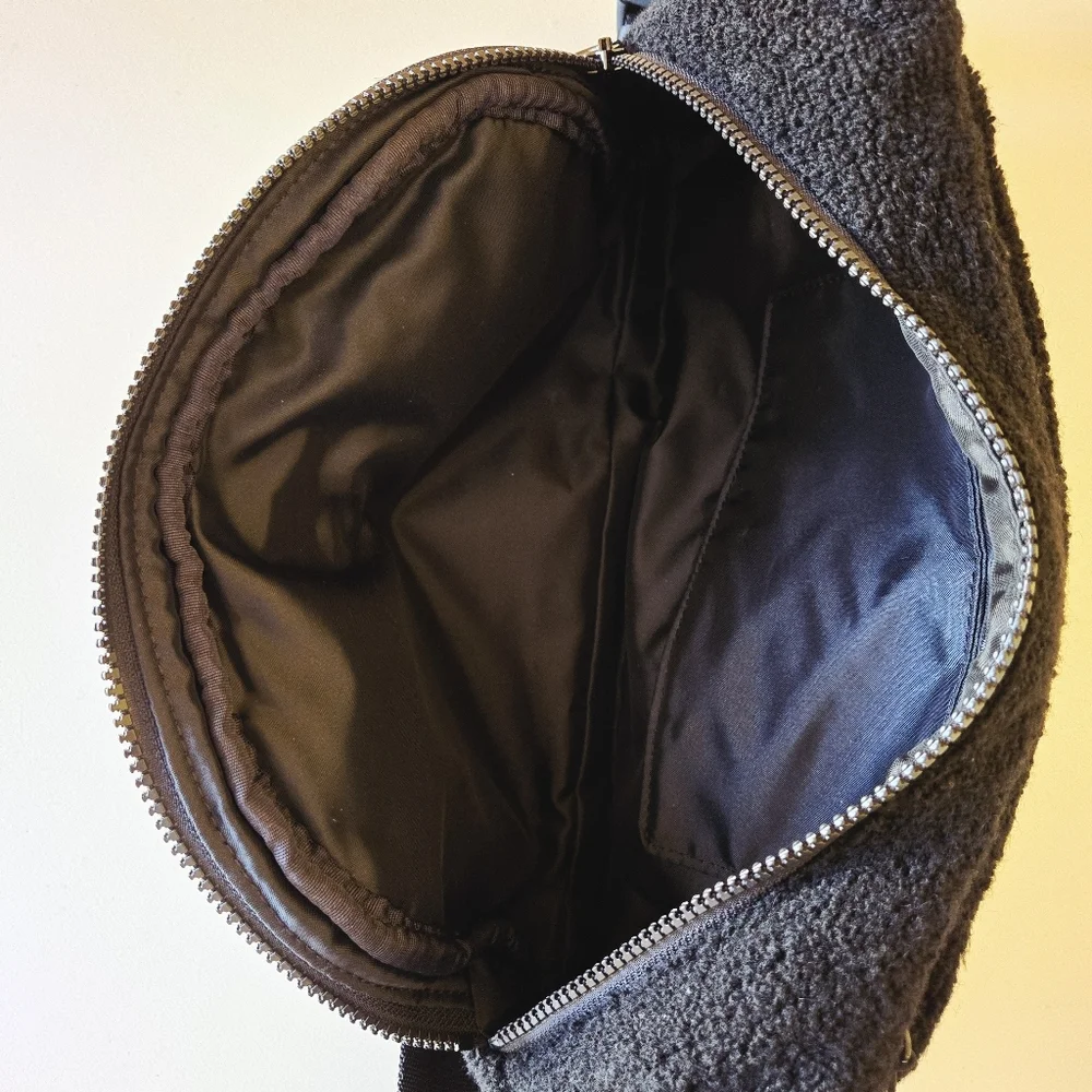 Lululemon On The Beat Black Sherpa Fleece Over The Shoulder Crossbody Belt Bag - Picture 13 of 14